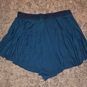 BASIC/BASIQUE flowy shorts